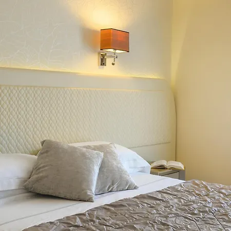 Alexander Szálloda 4*