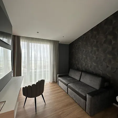 Alexander 4*