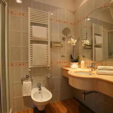 Alexander Szálloda 4*