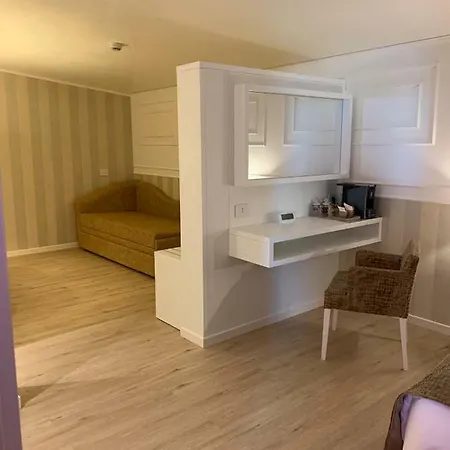 Alexander 4* Milano Marittima